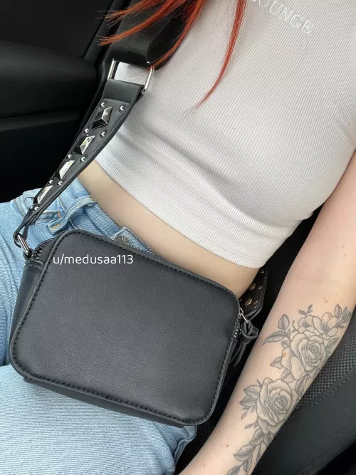 (F) love wearing crop tops! I hope better weather will be here soon! 🌞