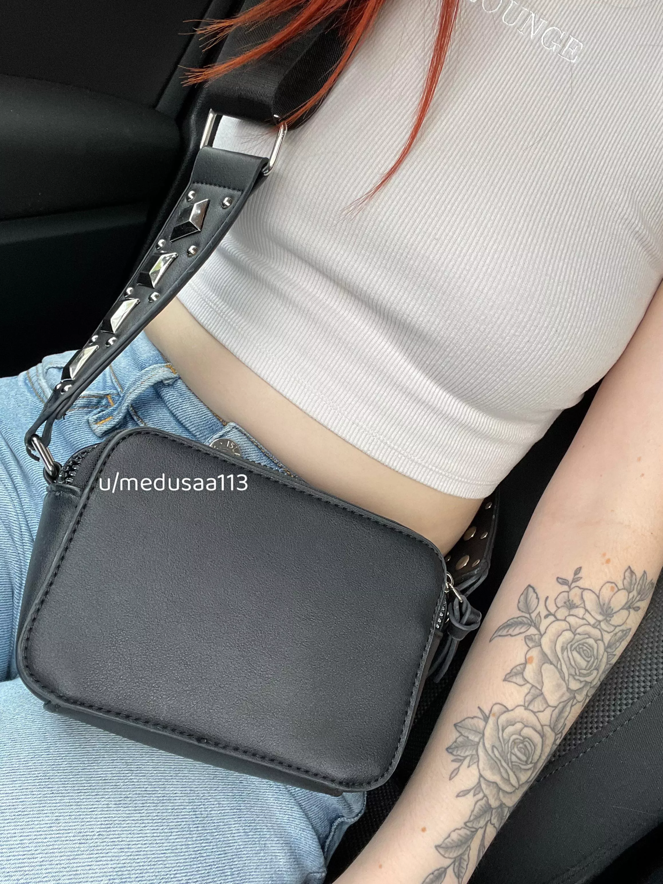 (F) love wearing crop tops! I hope better weather will be here soon! 🌞