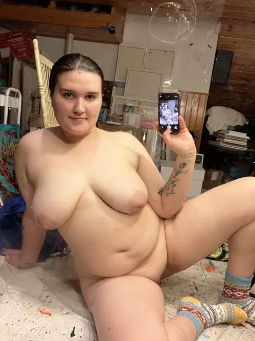 F23, 200lbs, 5’7. Being naked is one of the most comfortable things :)