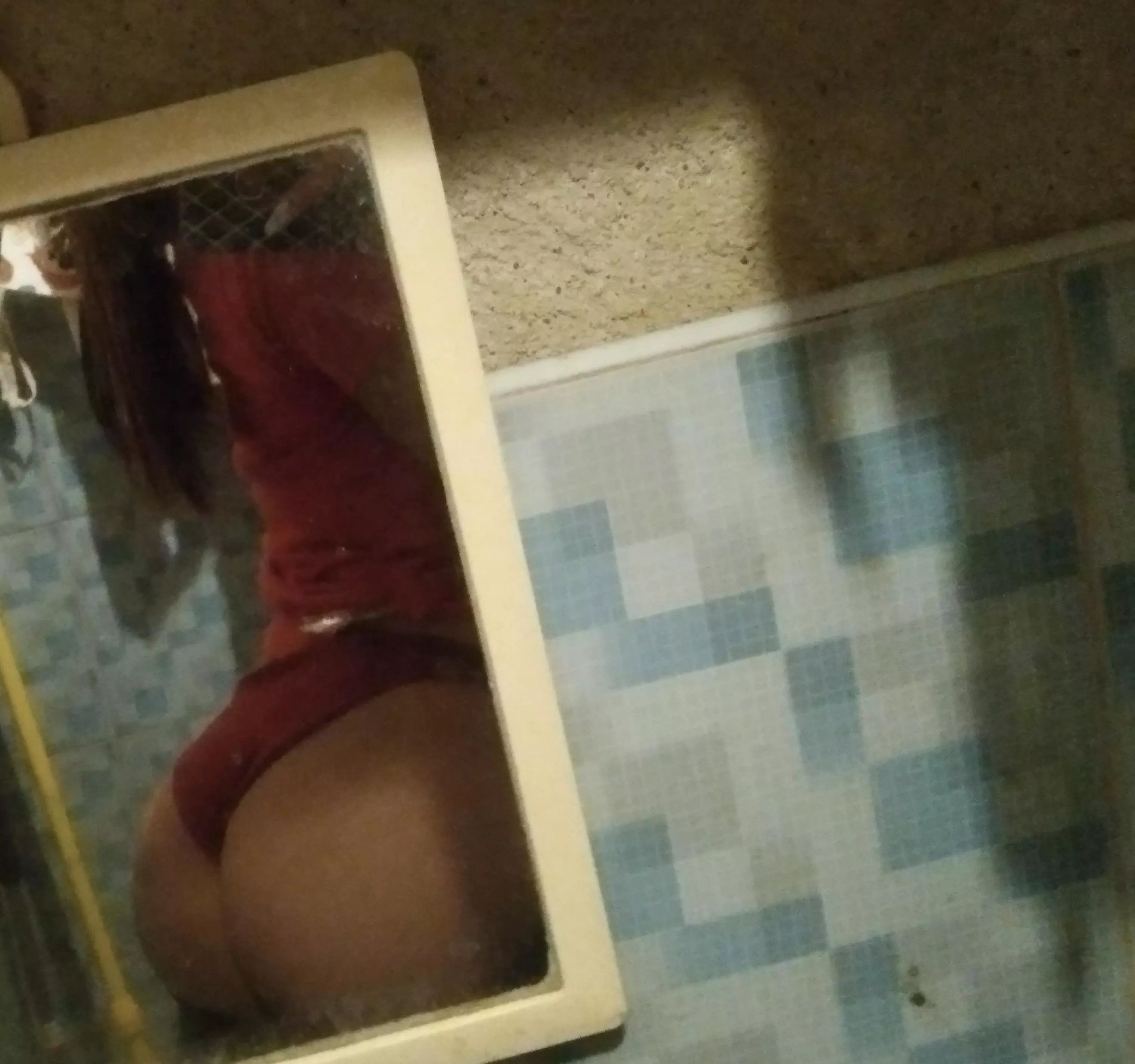 [f4m] at makati later looking for some place to sleep 😴