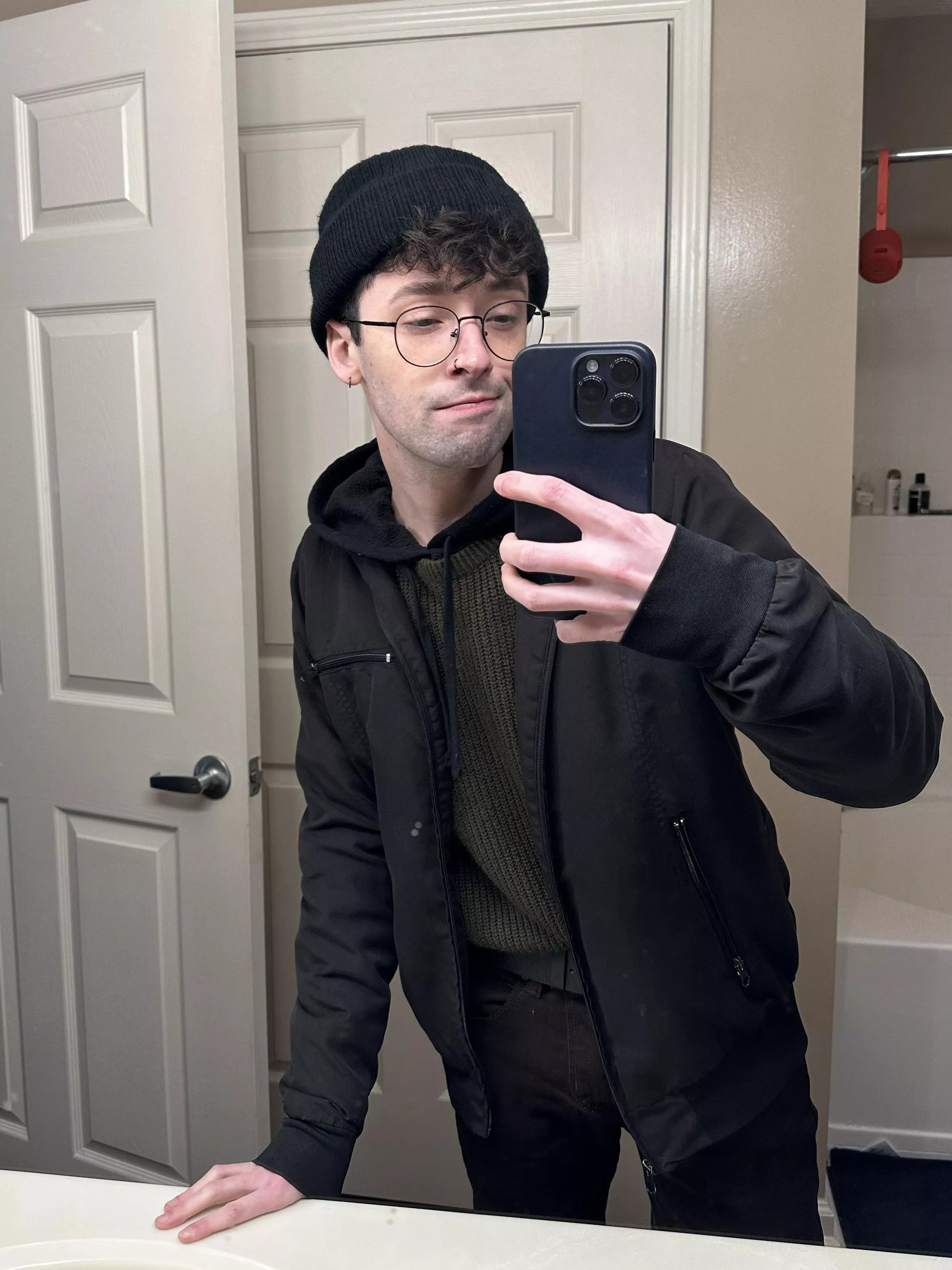 Feeling s*d tonight so I’m gonna create my fantasy life in the sims 🤭