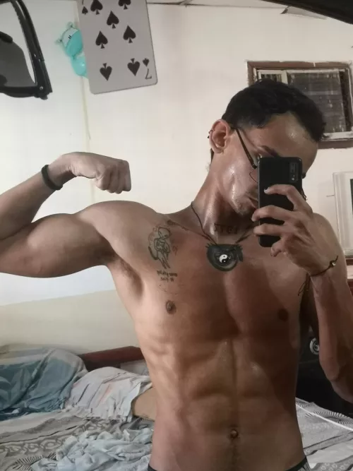 flex and abs, do you like it?