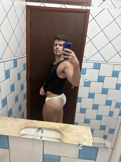 Hey ladies. You should give me a boner now.