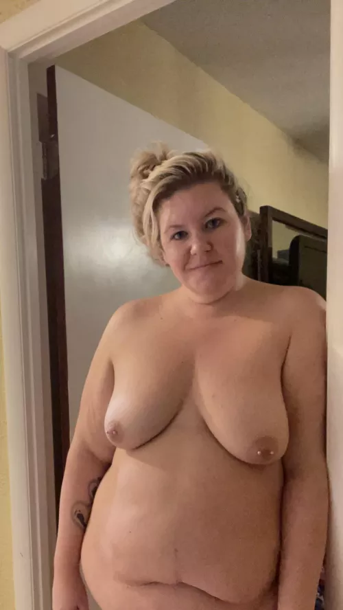 Hope this milf can make you day