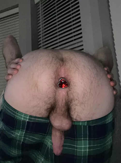 I can’t help but spread my cheeks when I’m bent over