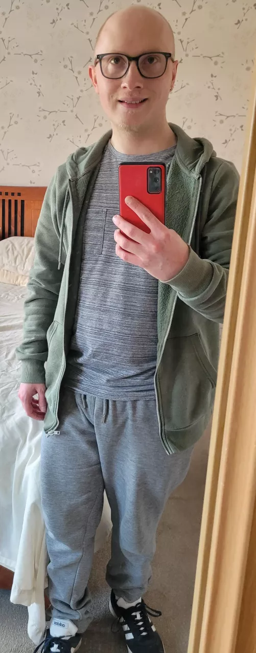 I feel good in this (basic, but comfy) outfit 😁