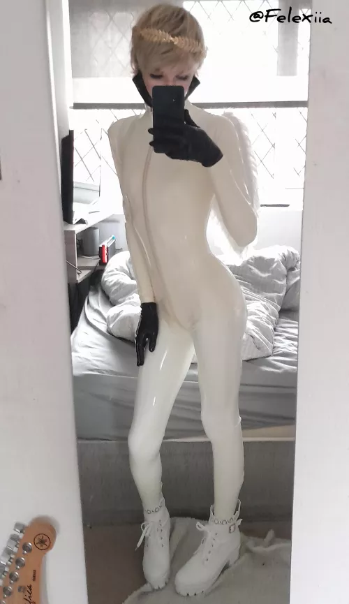 I felt cute in this angel fit 👉👈