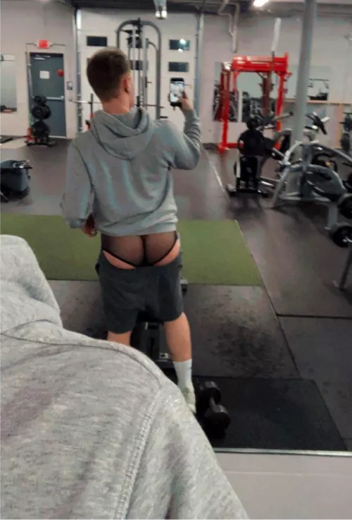 If I tug my shorts down at the gym, would you make a move?