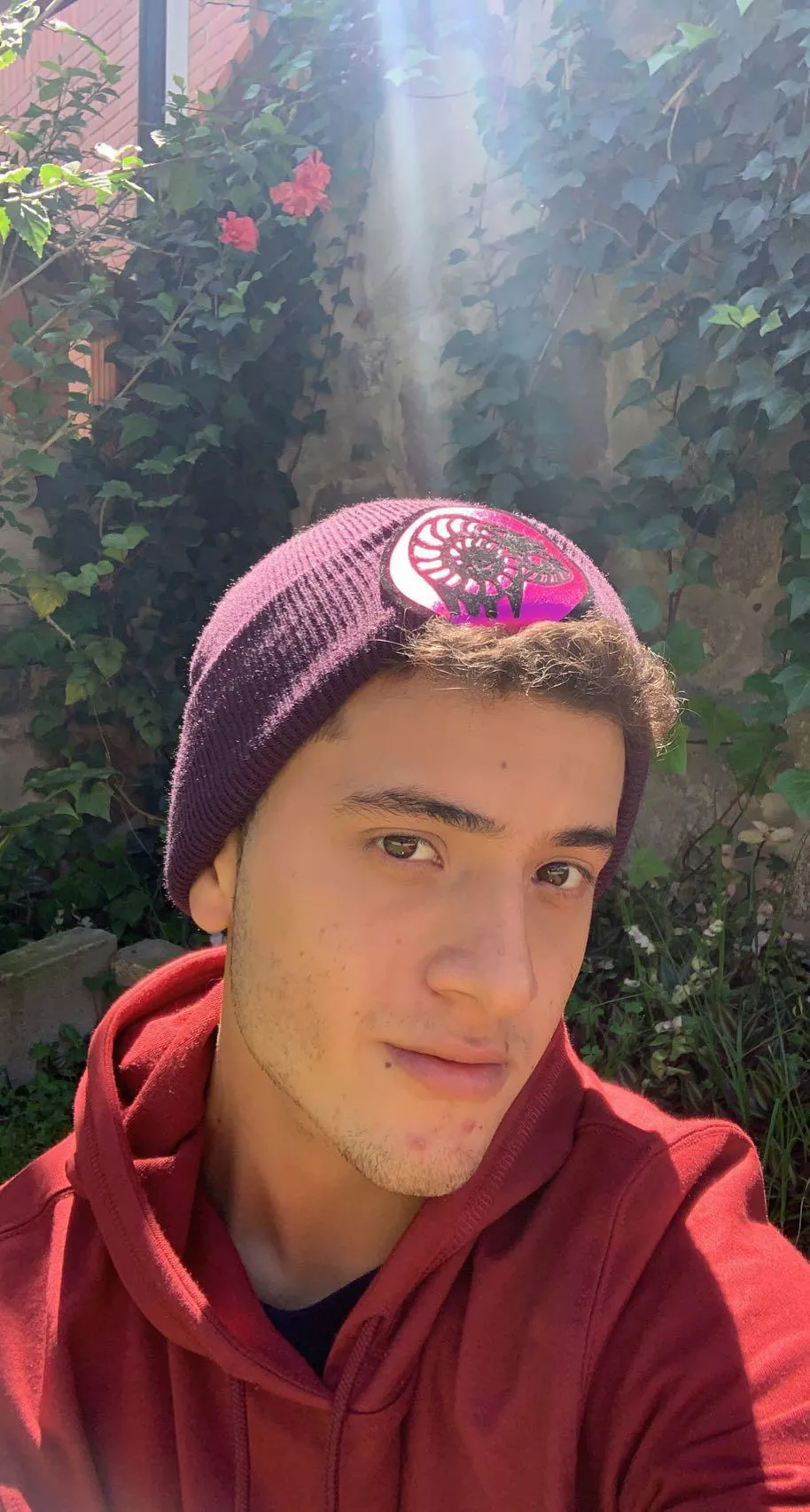 im 18 and wanna make friends, hmu :)