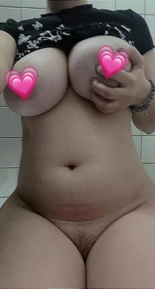 I’m was so horny at school had to take some pics in the bathroom 😭😭