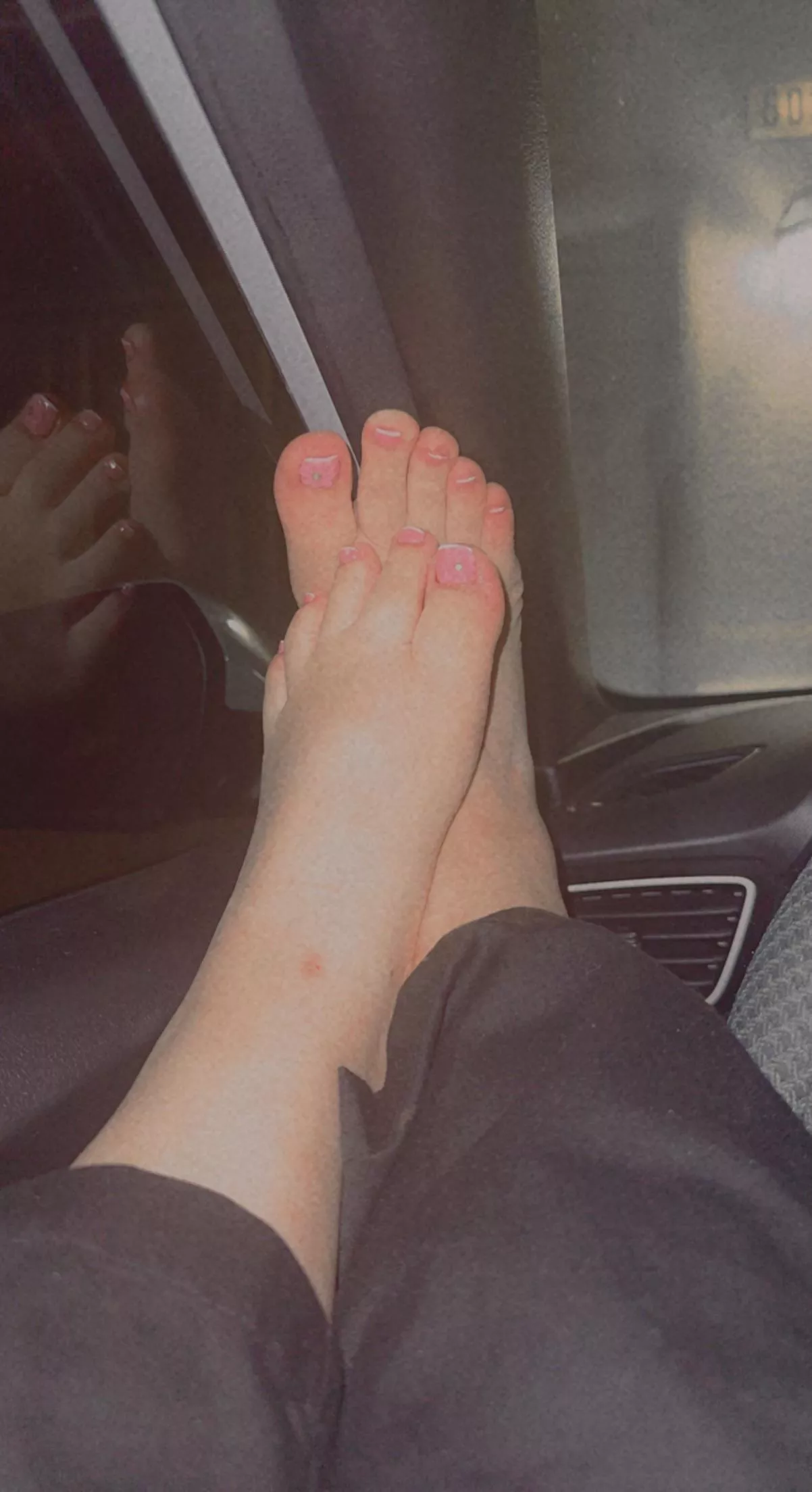 just got my toes done !! who wants to suck on them 😚