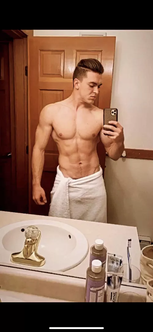 Just your casual mirror selfie 😈🍆 25 (M)
