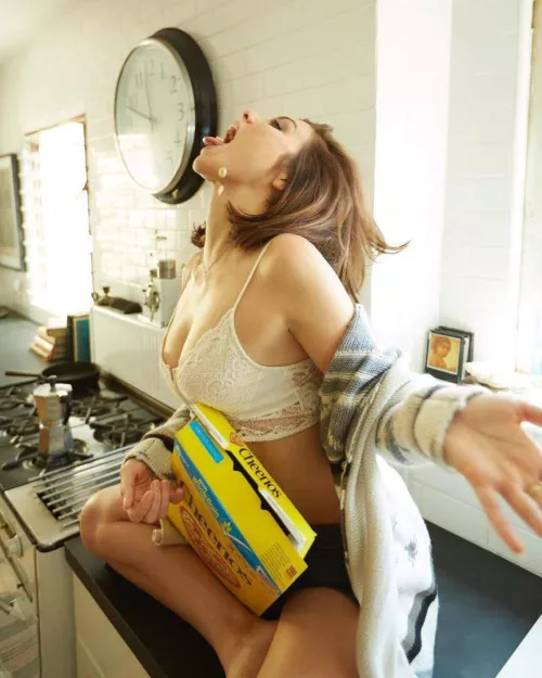 Lauren Cohan is so sexy