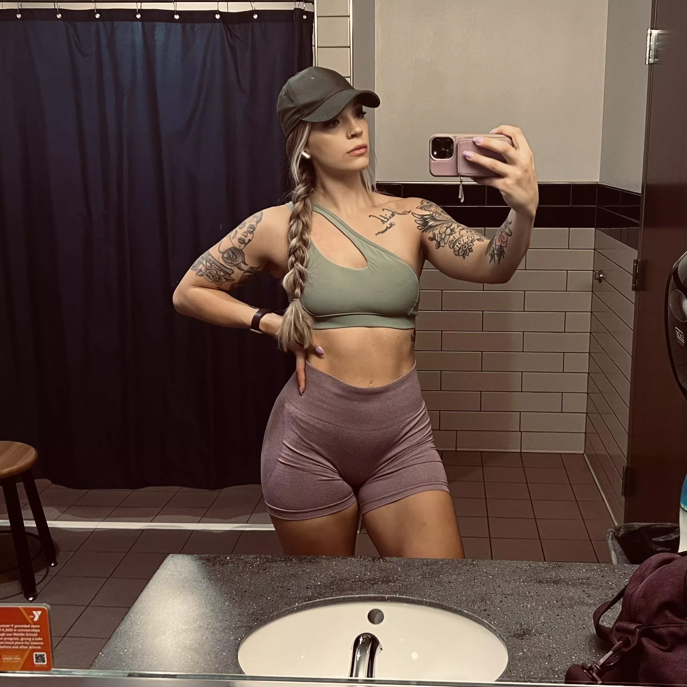 Mother of 3! Feeling good 😌