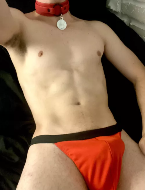 New collar in my domme's favourite colour