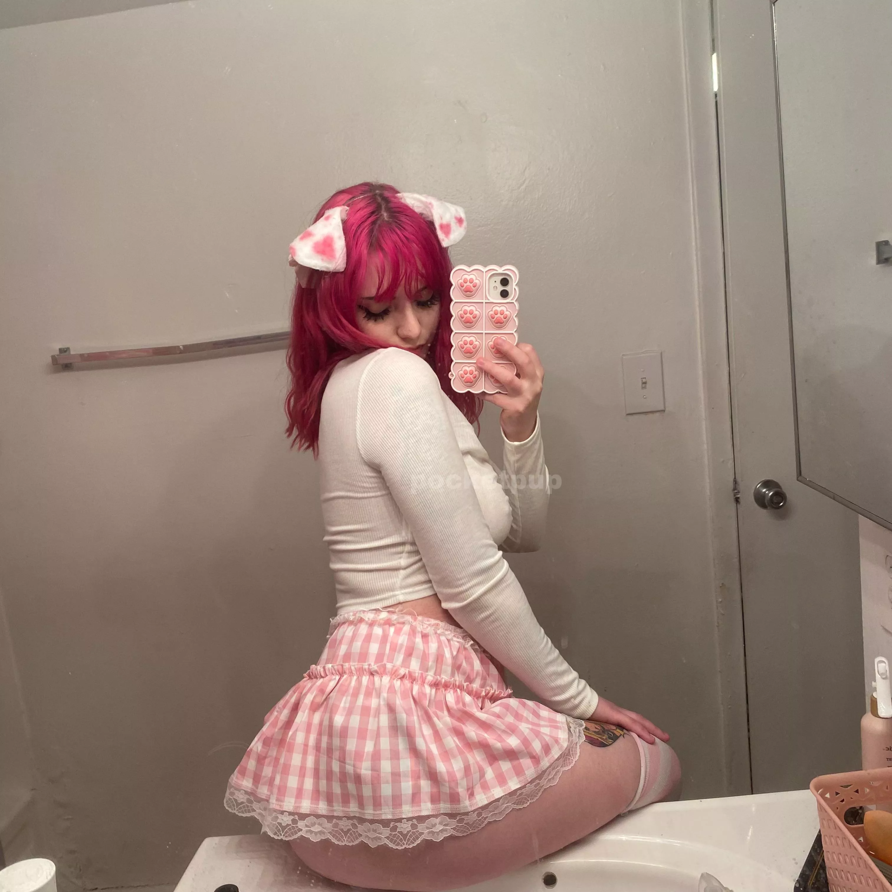 oh no puppy’s on the counter !! Hehe :3