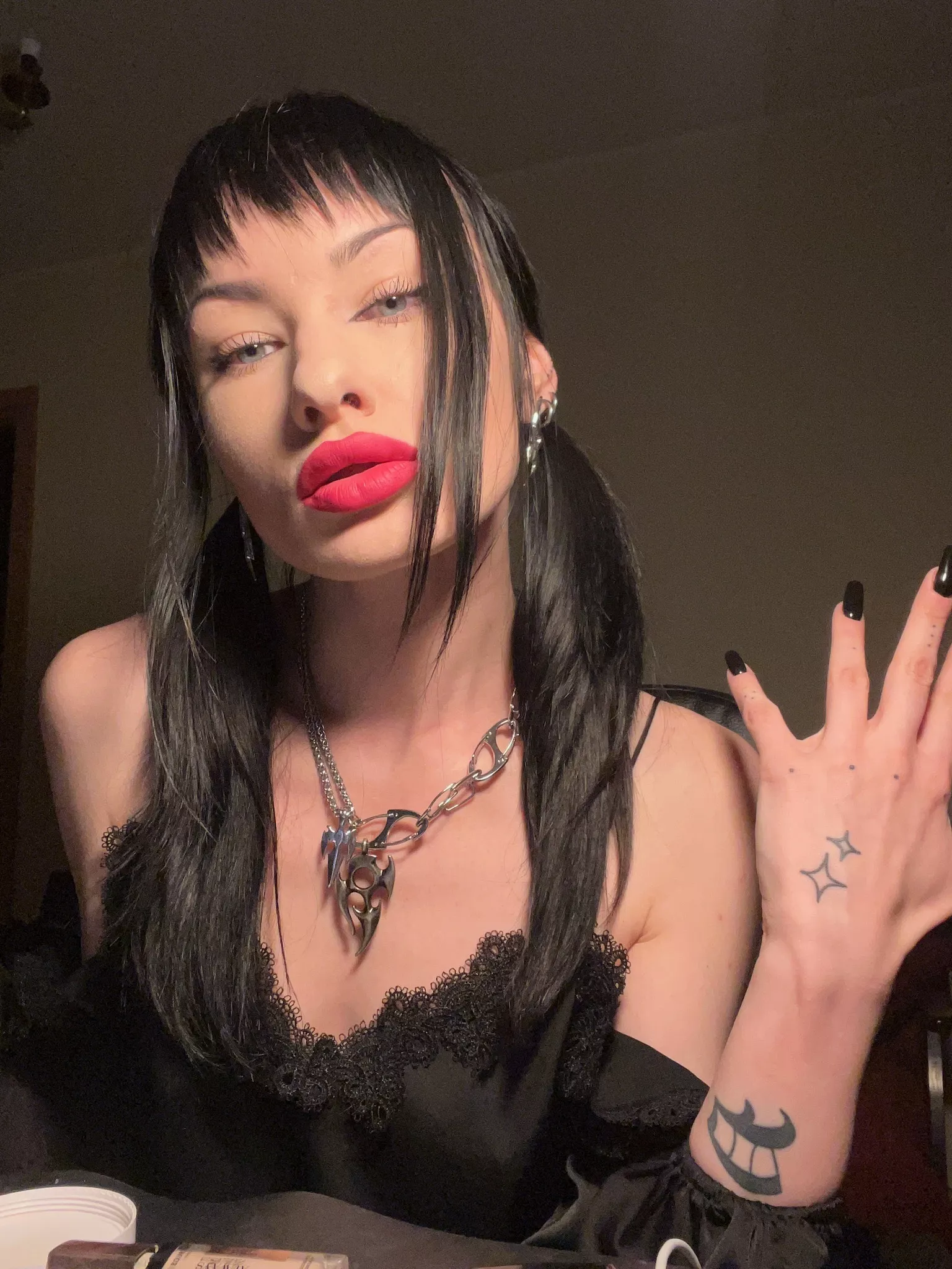 Send me a message to ger urself embarrassed🥰