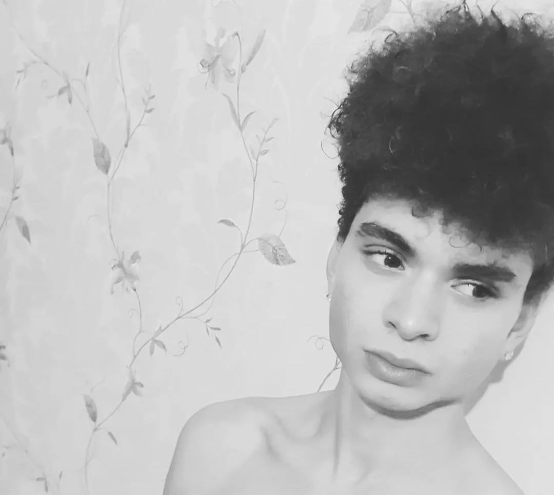 Snap aliyh94 , looking for friends mostly ✌️