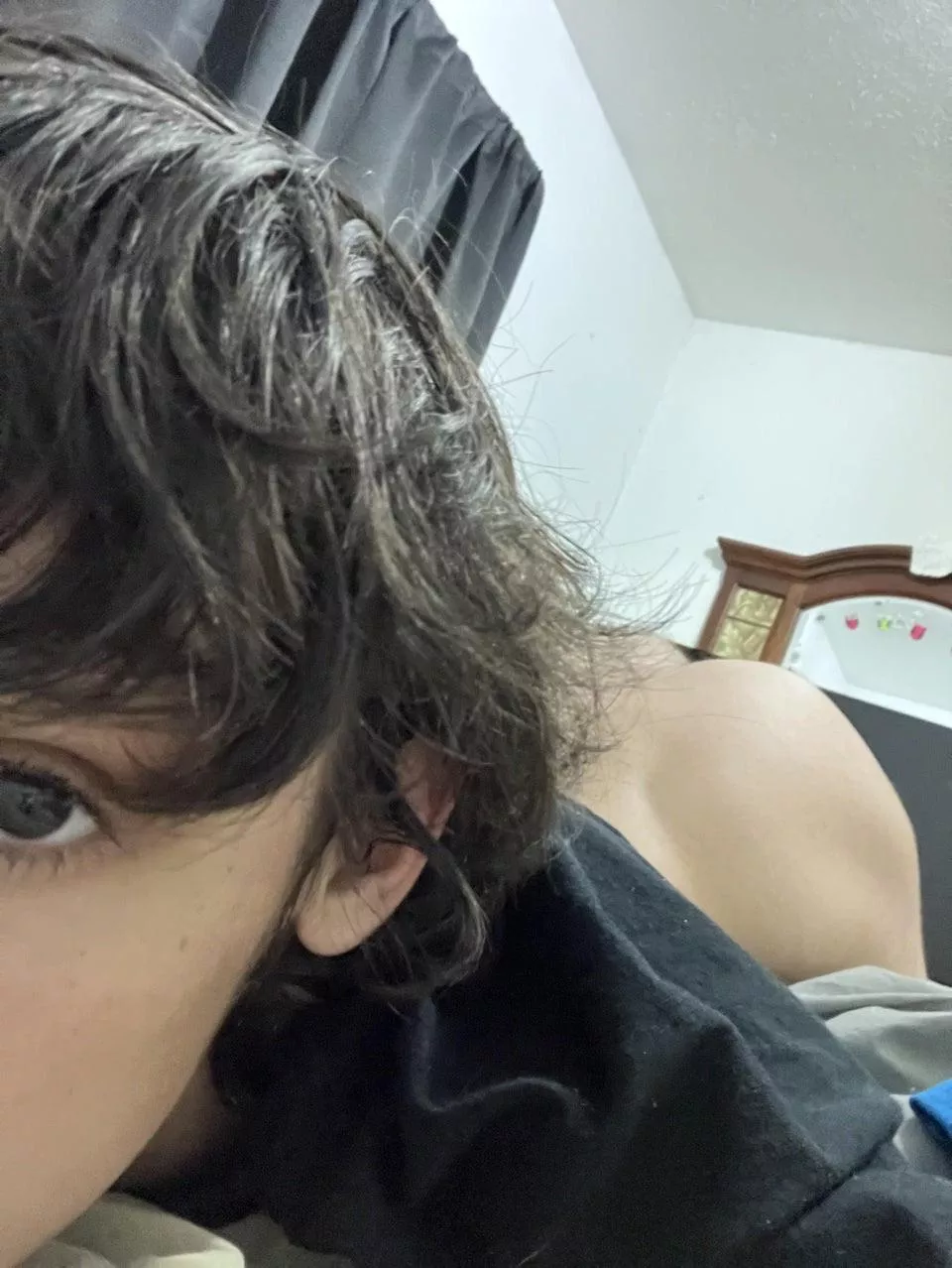 Someone cum cure my boredome😫😩