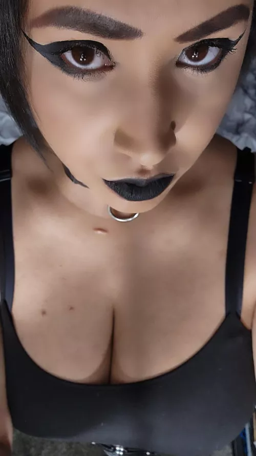 The darkness is my drug 🖤