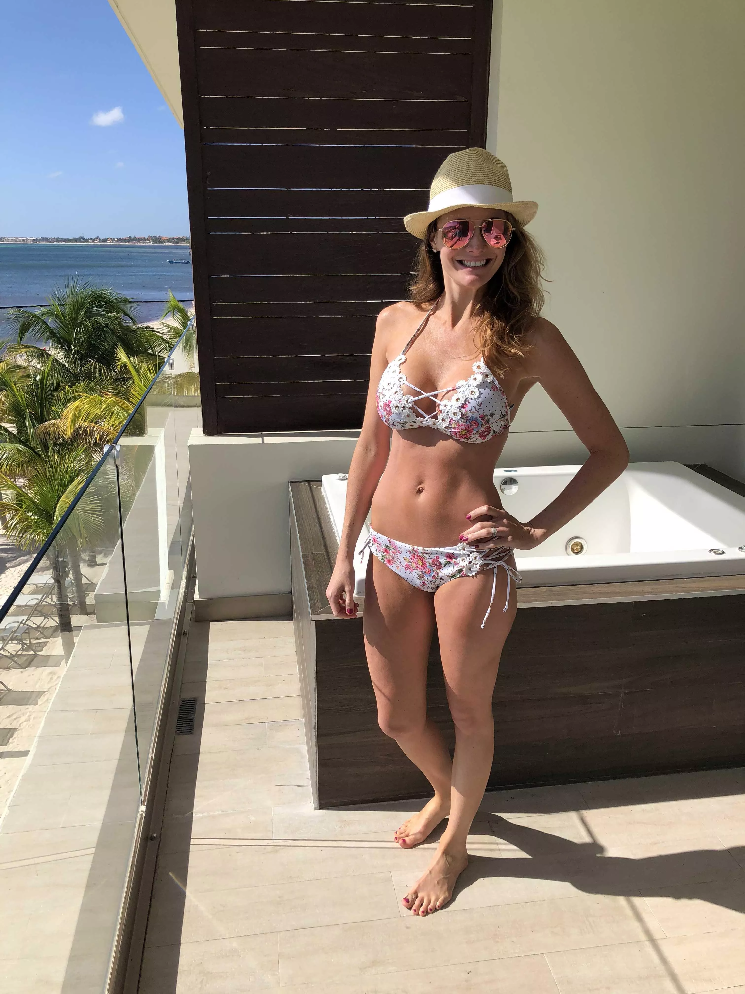 Up early and trading/chatting before work, midwest, Tele/Kik in profile