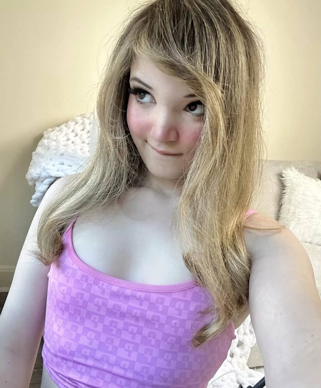 UwU *rawr* Am I cute? 💜