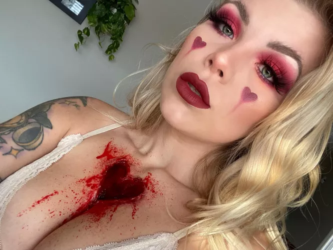 Valentine’s Day is just around the corner, is this too intimidating? 🖤