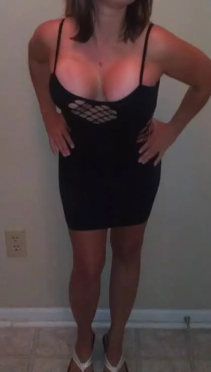 who doesn't love a little black dress [F52]