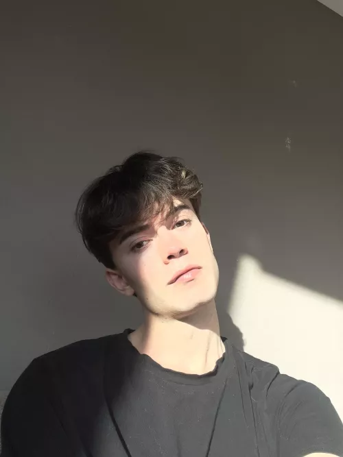 Who else gets pale as a fucking ghost during winter?👻