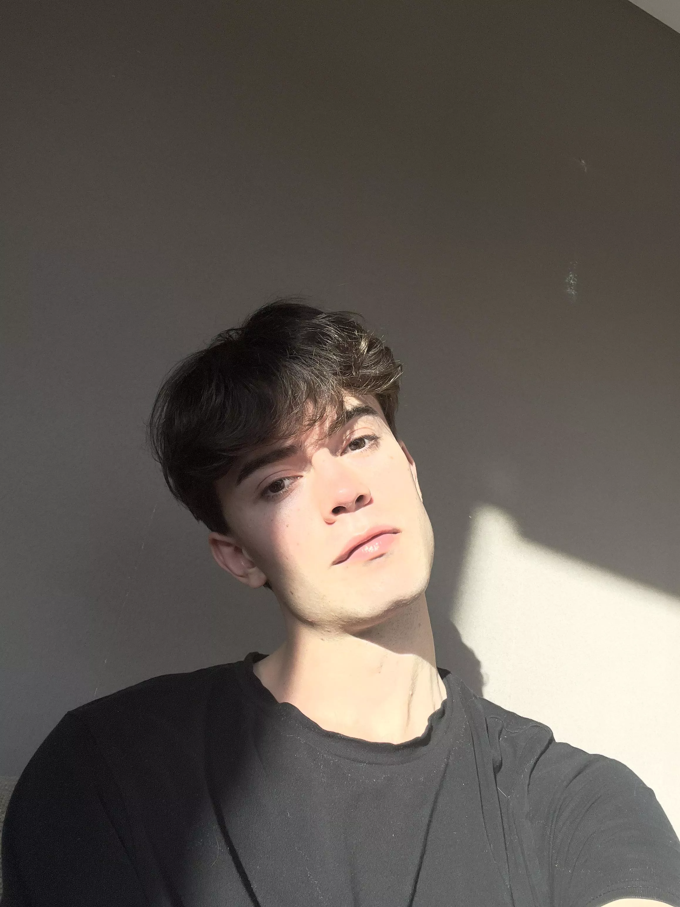 Who else gets pale as a fucking ghost during winter?👻