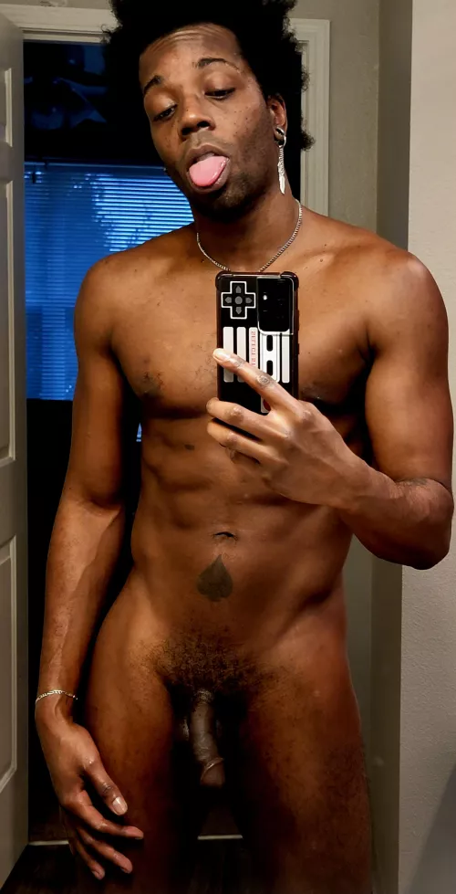 Who wants to get me hard? 😈