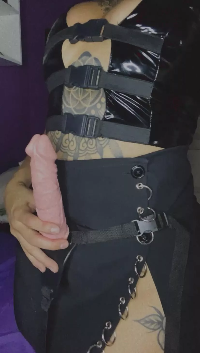 who will give his ass to mommy today? 👅💦