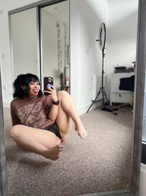 Ya girl is short 😋