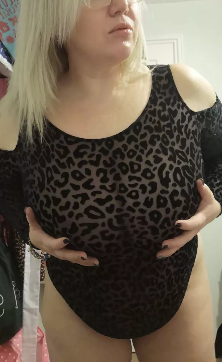 You have tried rack of lamb, but have you tried the rack of British wife 💋