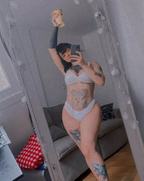 You’ll be my beta b*tch boy tonight 😈💅🏻