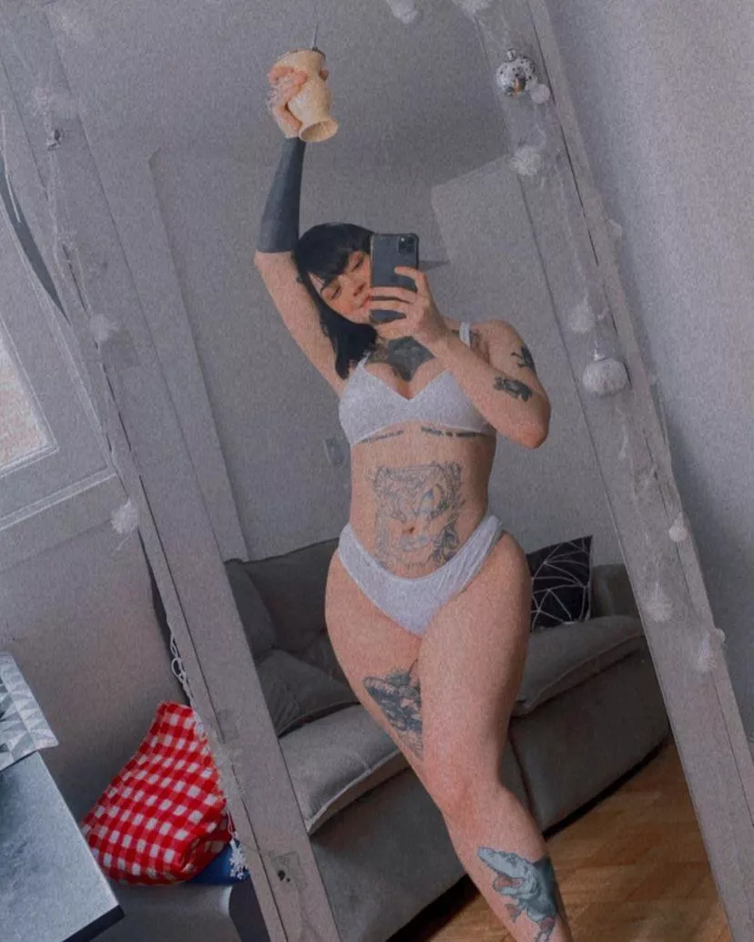 You’ll be my beta b*tch boy tonight 😈💅🏻