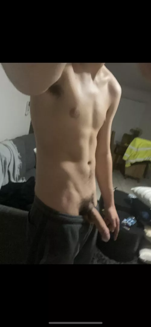 18 [m]ale Aussie