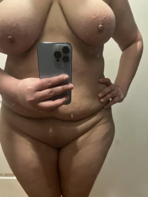 30, F, 5’4”, 180 lbs - a post-shower selfie
