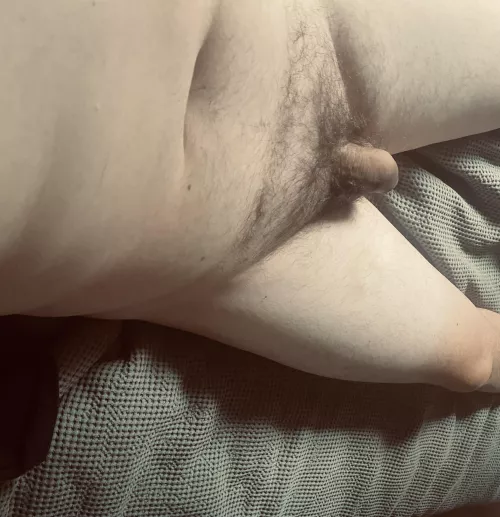 (32) who wants to hang out with this chub today?