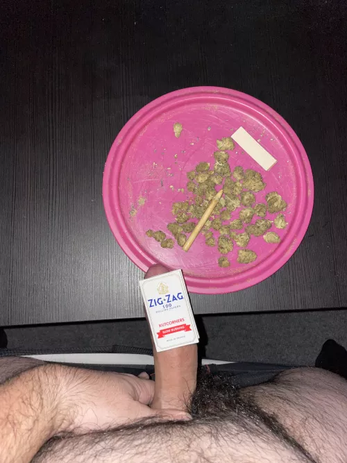 About to roll my night cap pinner, s(m)oking and stroking for the next hour