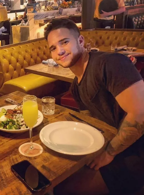 anyone still play cod ww2? or bo4. xbox hmu. 🍻