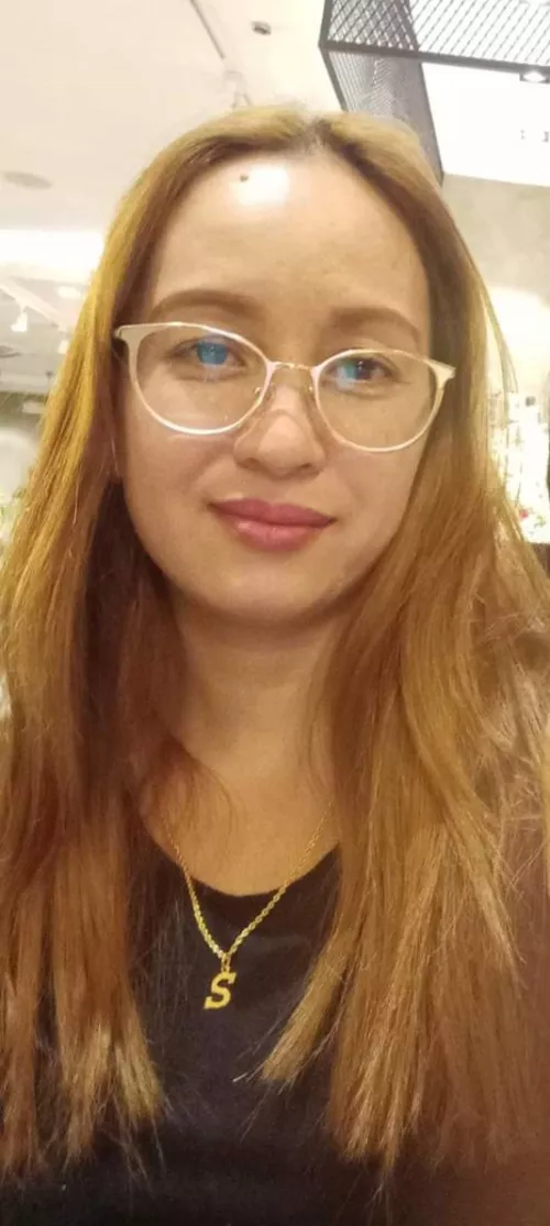 Anyone with a big cock wanna jerk of to this asian MILF? Must have 2nd screen