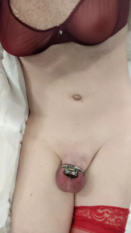 come lay around with me