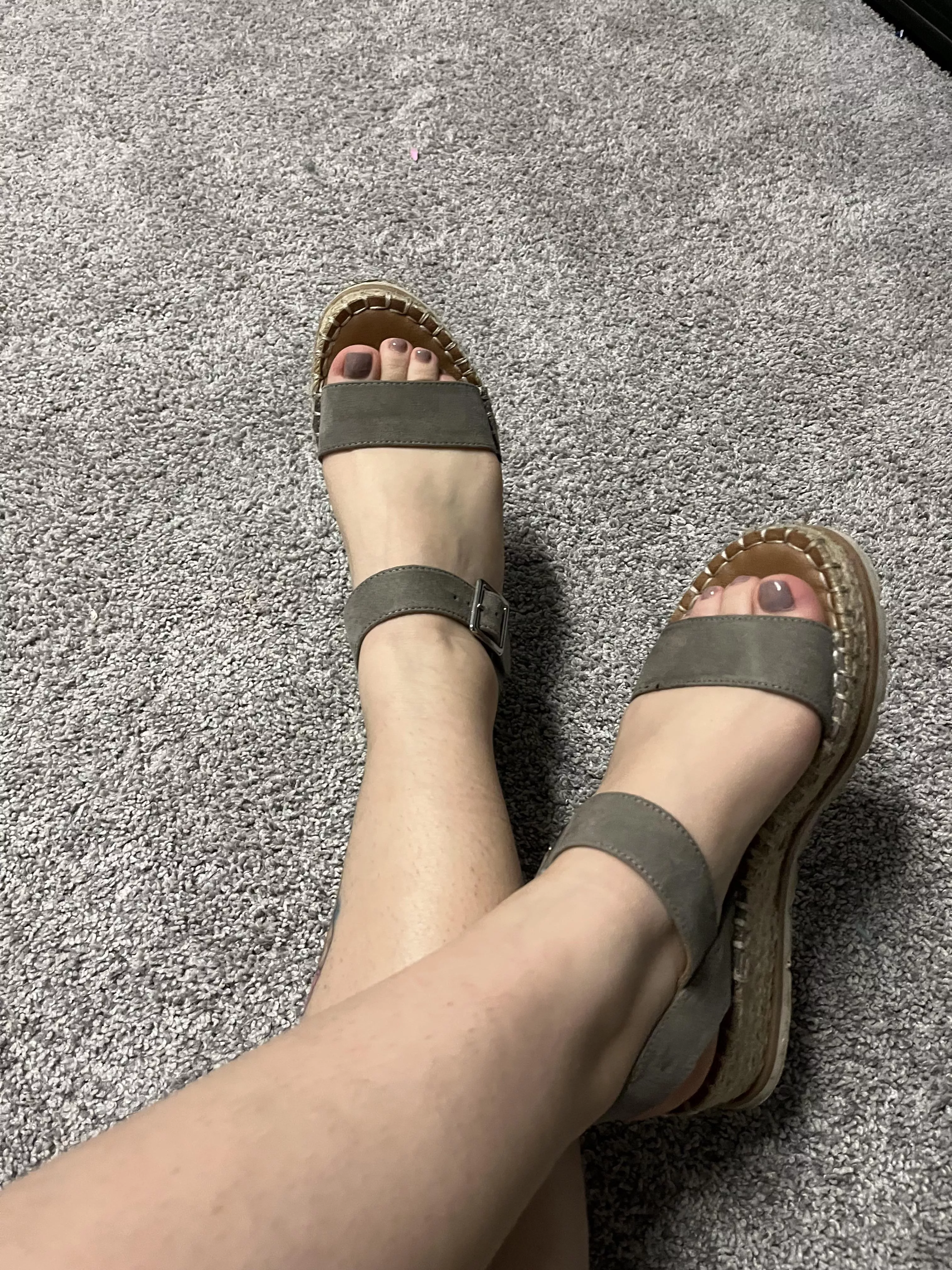 Come massage these paws