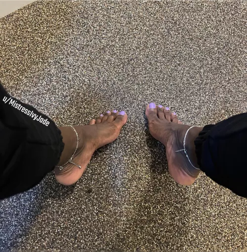 Come worship my feetsies 🥺💜