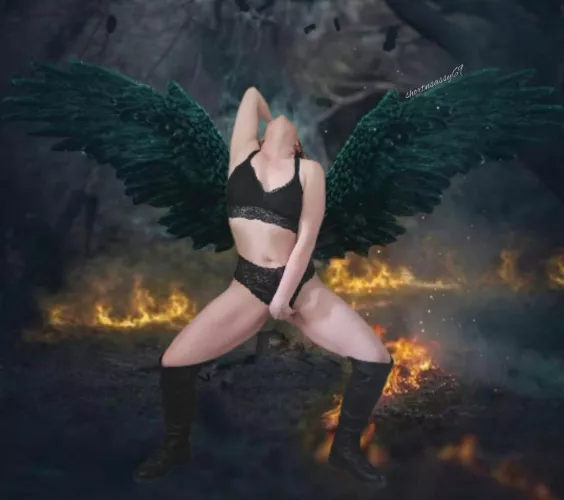 🎵Death makes angels of us all and gives us wings/where we had shoulders/Smooth as raven's claws🎵