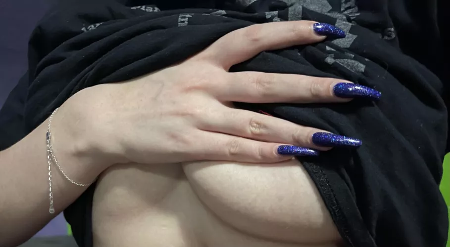 Do you like my nails?