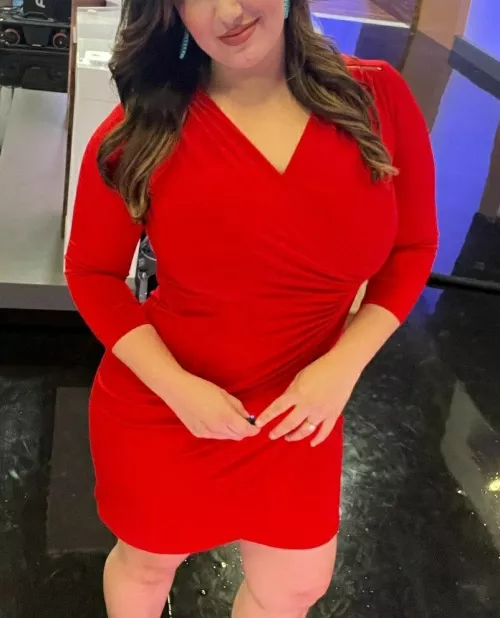 Do you want an office slut? looking for a dom matured bull for my wife. dm/pm. 40+ guys prefered