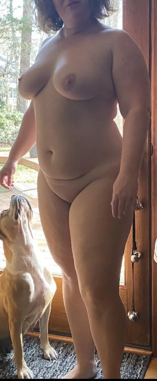 F 45, 215lbs, 5’7”. Sunshine coming in on my normal body😁.