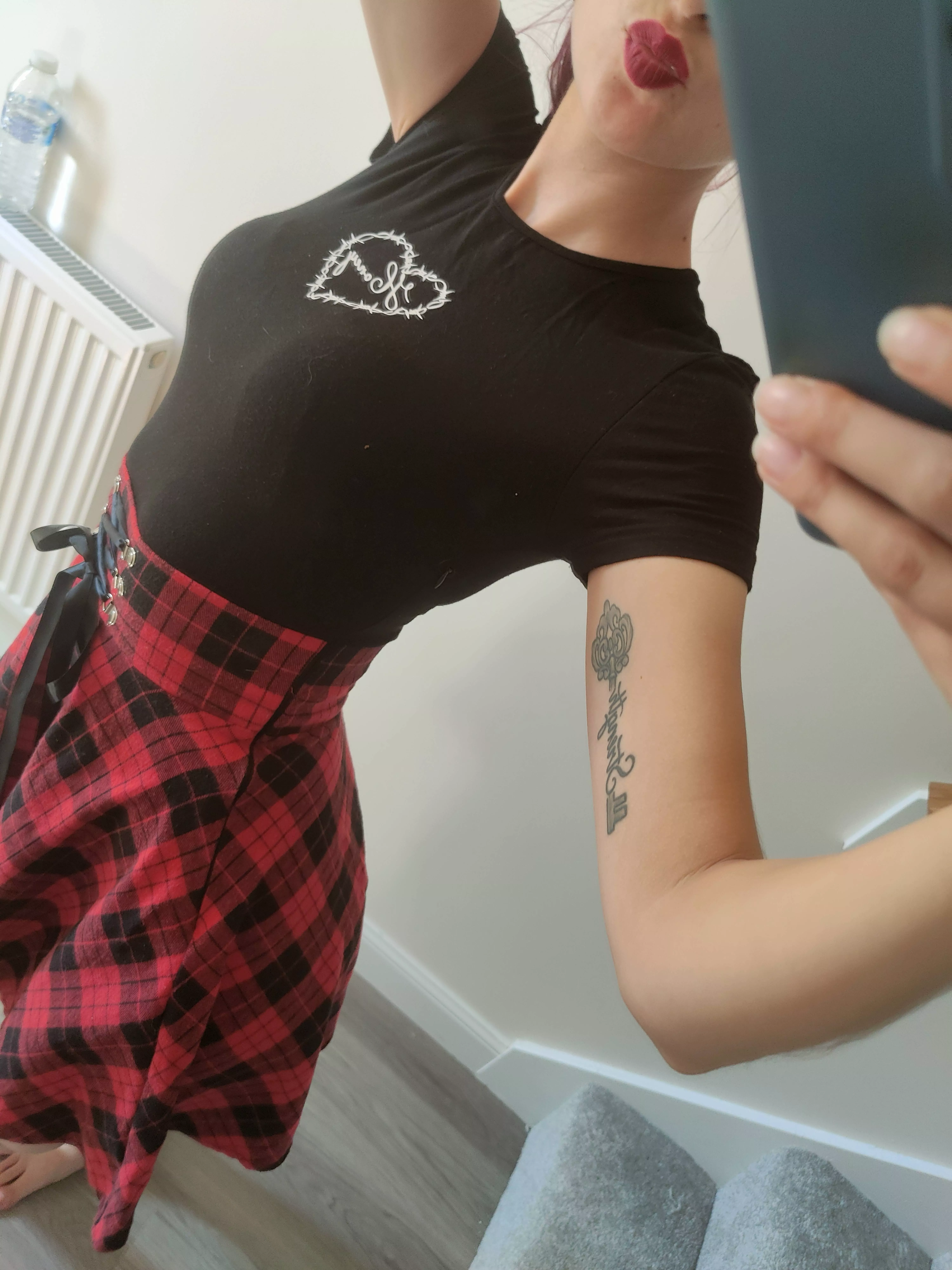 [F] Feeling cute today